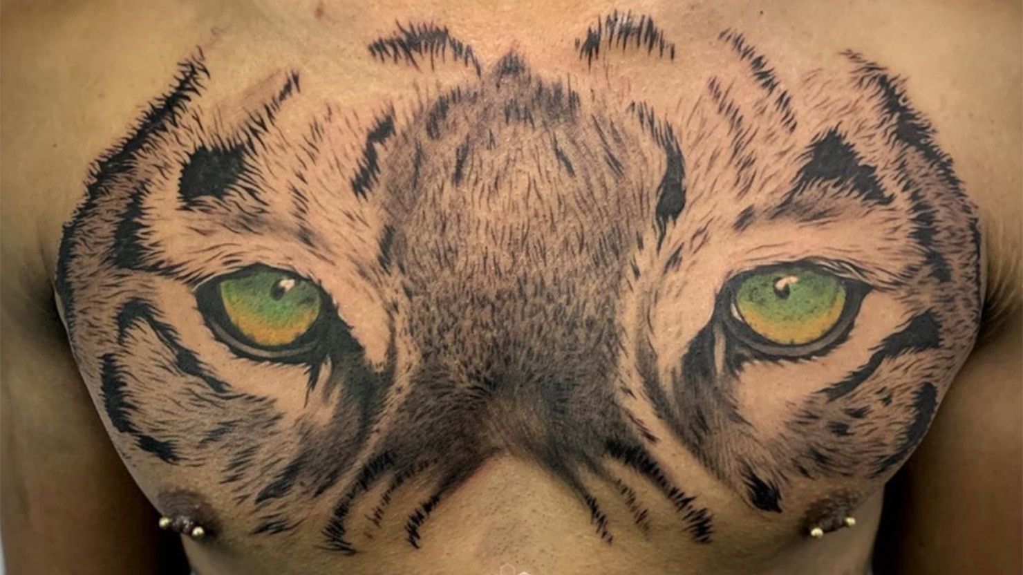 Tatuaje vegano felino de Santi H