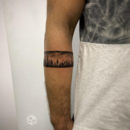 Tatuaje microrrealista de Santi H en Ink Sweet Tattoo