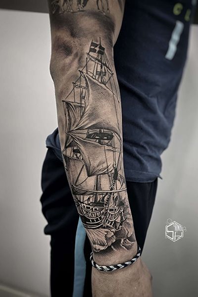 Mejor-estudio-de-tatuajes-Tatuaje-Realista-Tattoo-en-antebrazo-tatuaje-para-hombre-tatuaje-grande-tatuaje-de-barcos