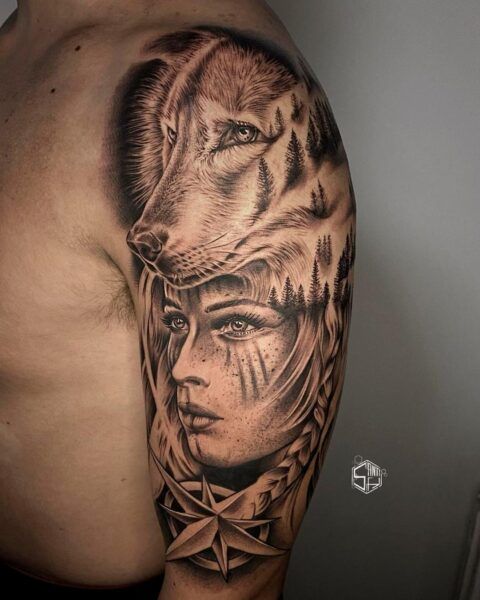 Tatuajes realistas de Santi H, mujer y lobo en blanco y negro